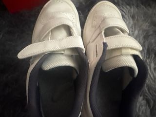 Zapatos Deportivos Blancos con Velcro