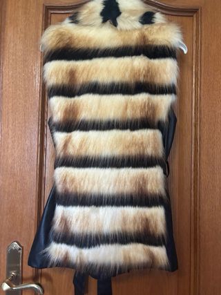 Chaleco de piel y pelo
