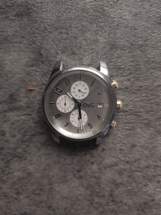 Dos relojes D&G.