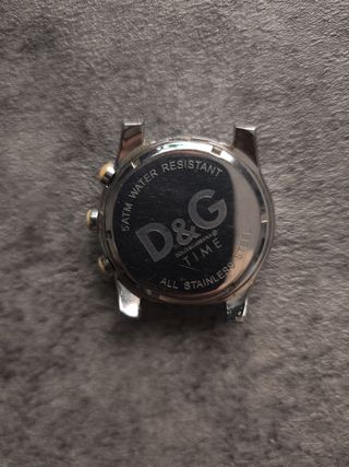 Dos relojes D&G.