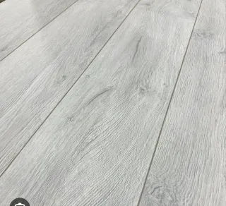 Suelo laminado  NUEVO (9€ M2)