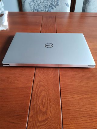 Notebook Dell XPS 15 9510: argento, interno nero