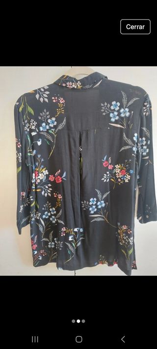 Camisa Stradivarius floral negra