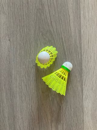 Raqueta Bádminton Yonex Nanoflare + 2 volantes