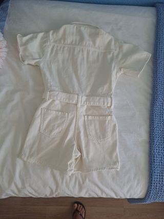 Mono  corto Mango blanco.  Talla 9.  Tallaje 134cm
