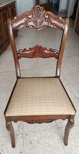 Sillas de comedor clásicas de madera