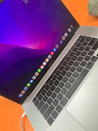 MacBook Pro 16 2019 i7 16GB RAM Plata 500 GB ROM