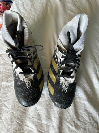 Botas de fútbol Adidas niño, talla 36,5