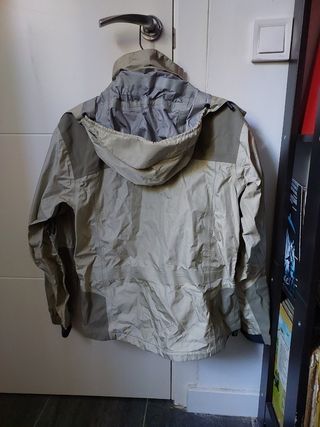 Chaqueta impermeable montaña técnica. Mujer. 