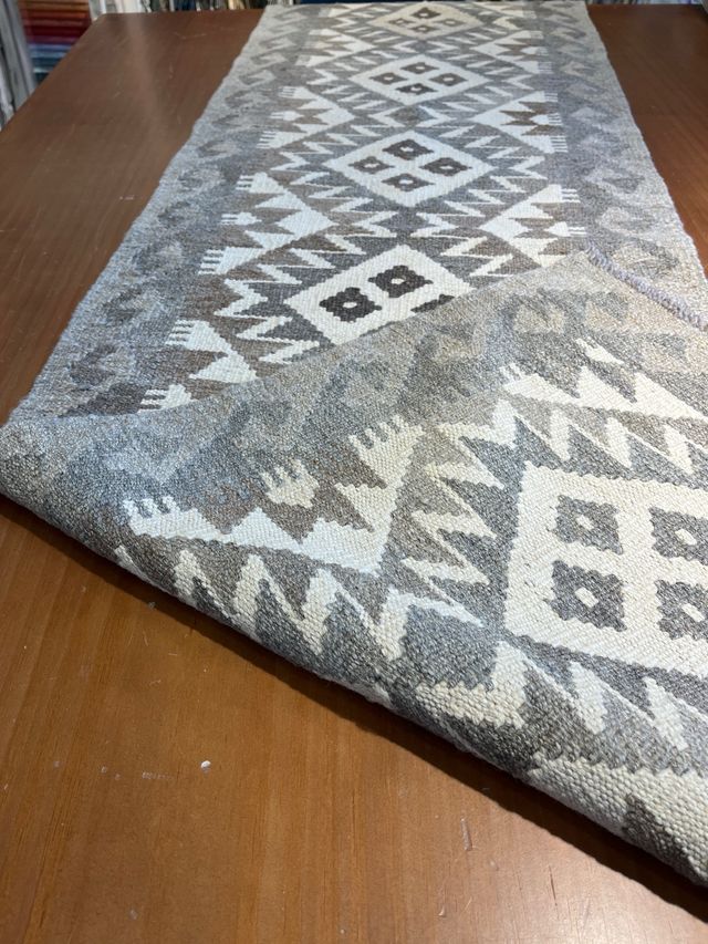 Alfombra Kilim Lana 100%. Medidas 57x191 cm.