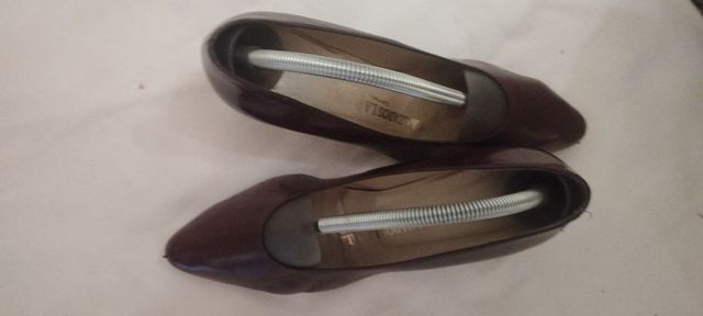 Zapatos de piel marrón para mujer