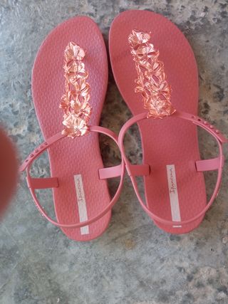 Sandalias Ipanema Rosadas con Flores