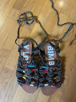 Sandalias Bimba y Lola planas multicolor