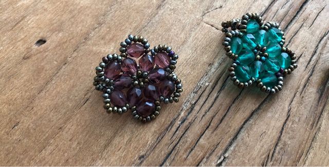 Anéis florais feitos à mão