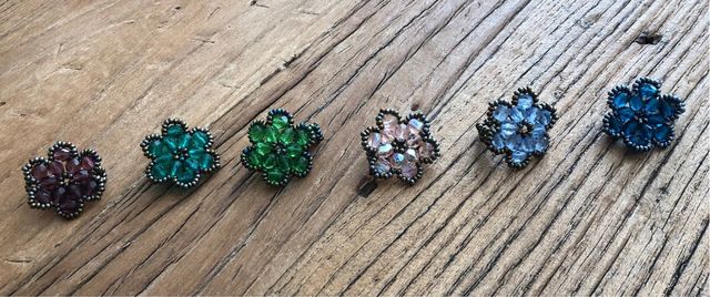 Anéis florais feitos à mão