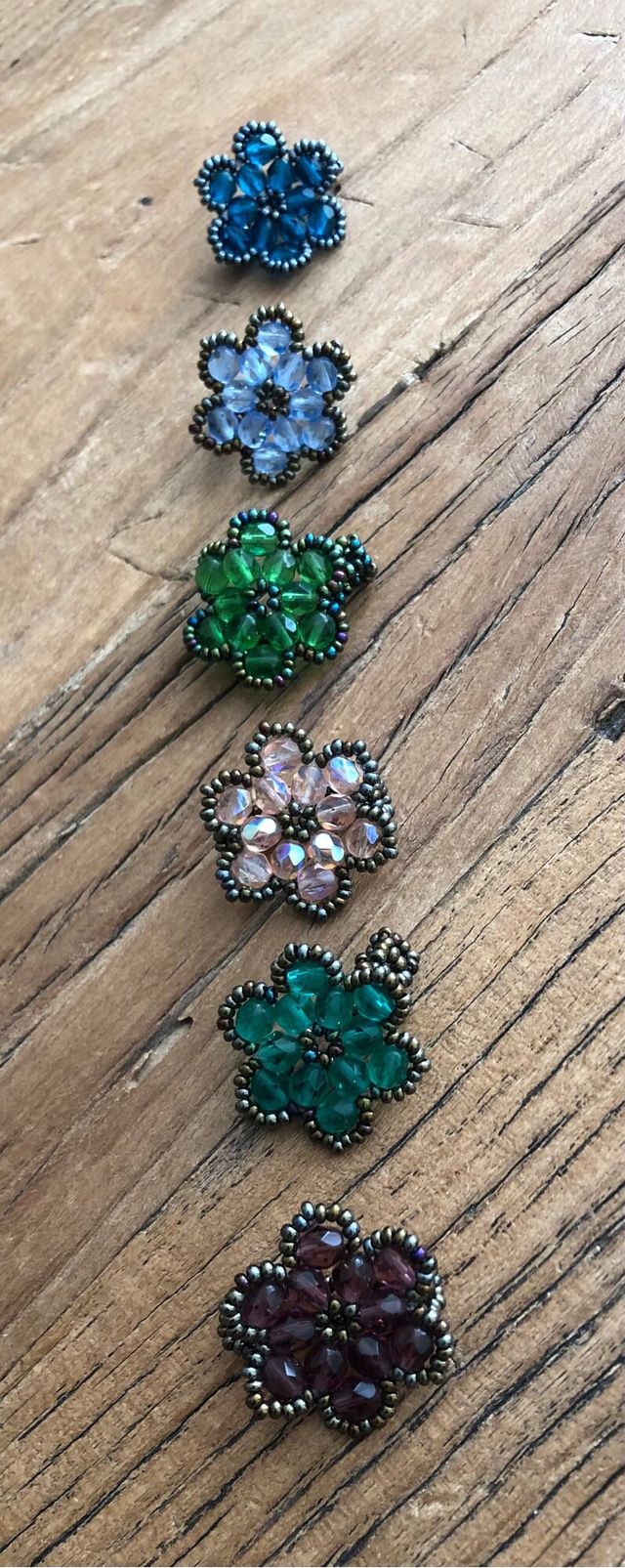 Anéis florais feitos à mão