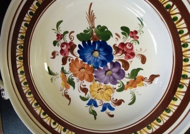 Precioso plato fuente pintado a mano Austria