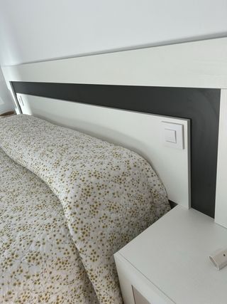 Cabecero y espejo de dormitorio