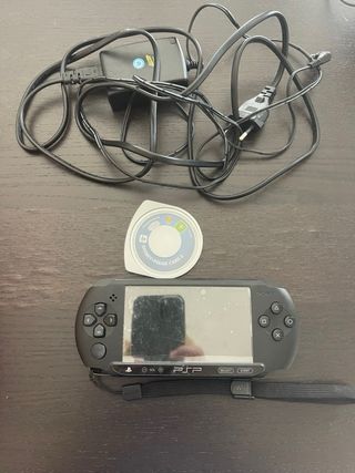 Consola psp con cargador y juego car 2