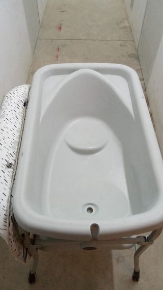 Bañera y cambiador Chicco para bebé