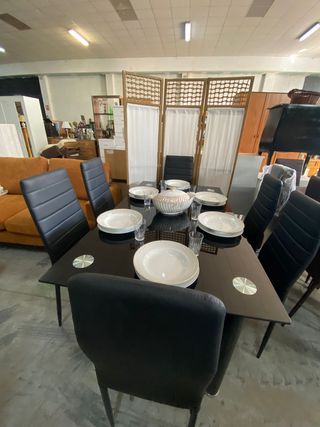 Mesa Negra con 6 o 4 Sillas