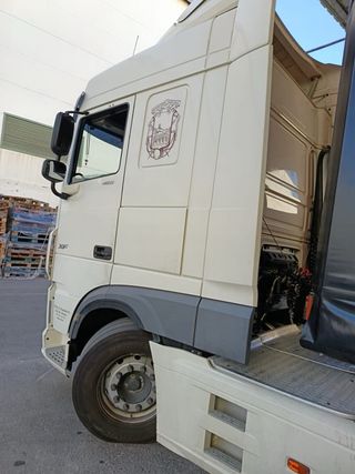 Se vende cabeza tractora DAF XF 480 por jubilación