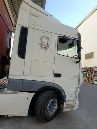 Se vende cabeza tractora DAF XF 480 por jubilación
