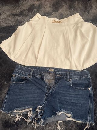 Lote 2 piezas: Falda blanca y shorts vaqueros