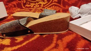 Sandalias Beige y Plateadas Talla 41