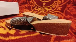 Sandalias Beige y Plateadas Talla 41