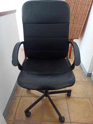 Silla de oficina negra
