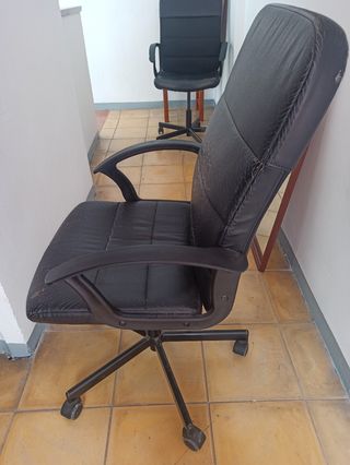 Silla de oficina negra