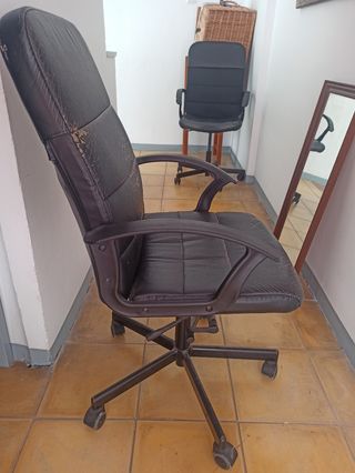 Silla de oficina negra