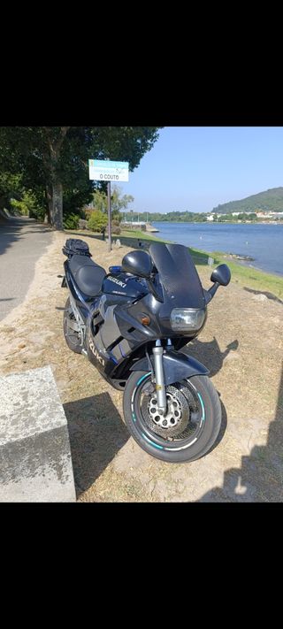 Suzuki GSXF 750