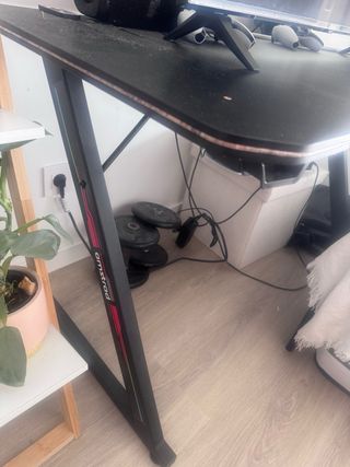 Tavolo da gioco nero con luci