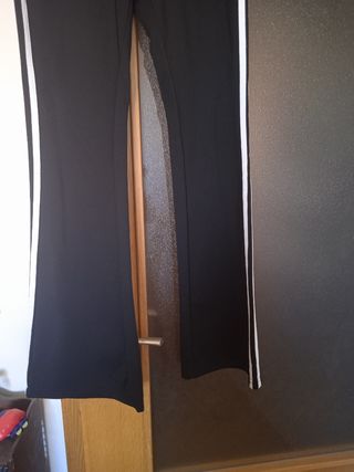 Pantalon negro con raya lateral