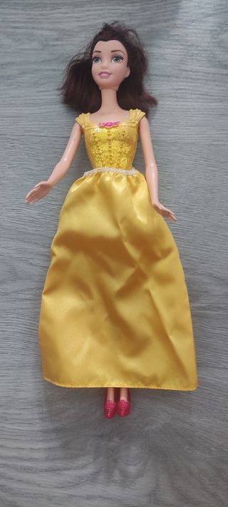 Muñeca Bella Disney Vestido Amarillo