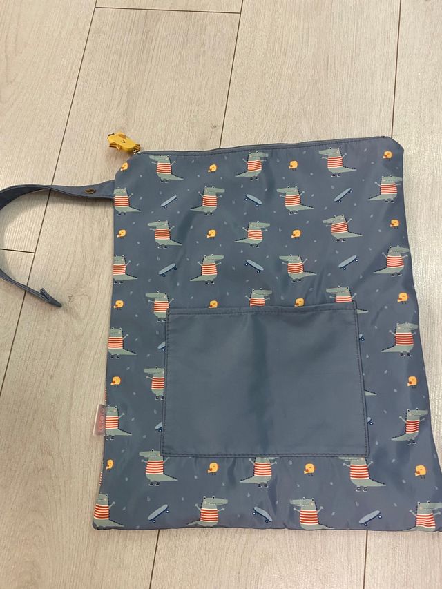 Bolsa de ropa mojada tutete