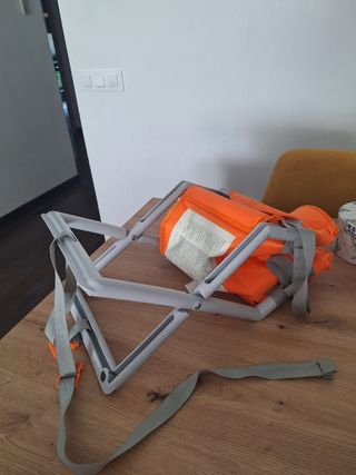 Trona de viaje naranja