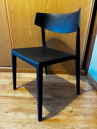 Silla Negra Rígida de Estudio