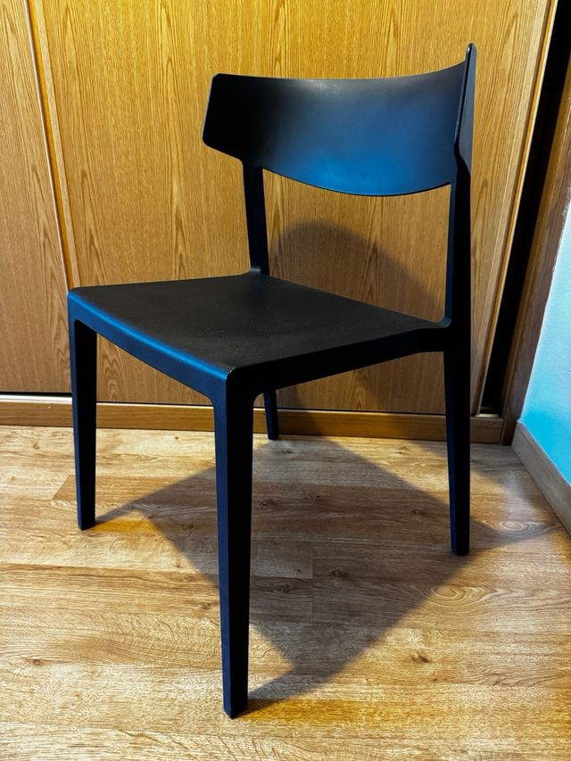 Silla Negra Rígida de Estudio