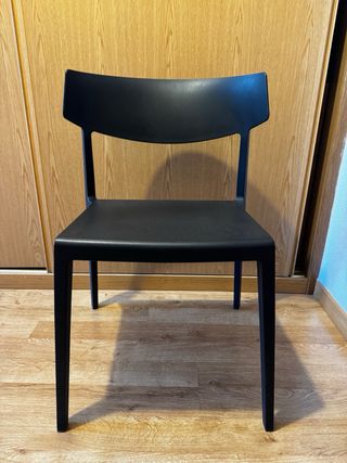 Silla Negra Rígida de Estudio