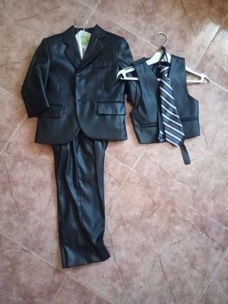 Traje de niño negro de raso 2-3 años