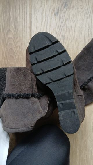 Botas altas de ante con cuña