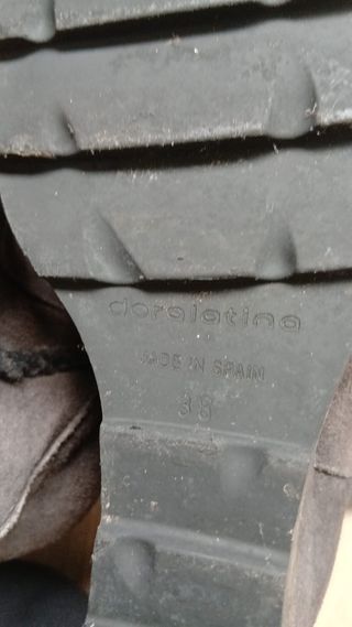 Botas altas de ante con cuña