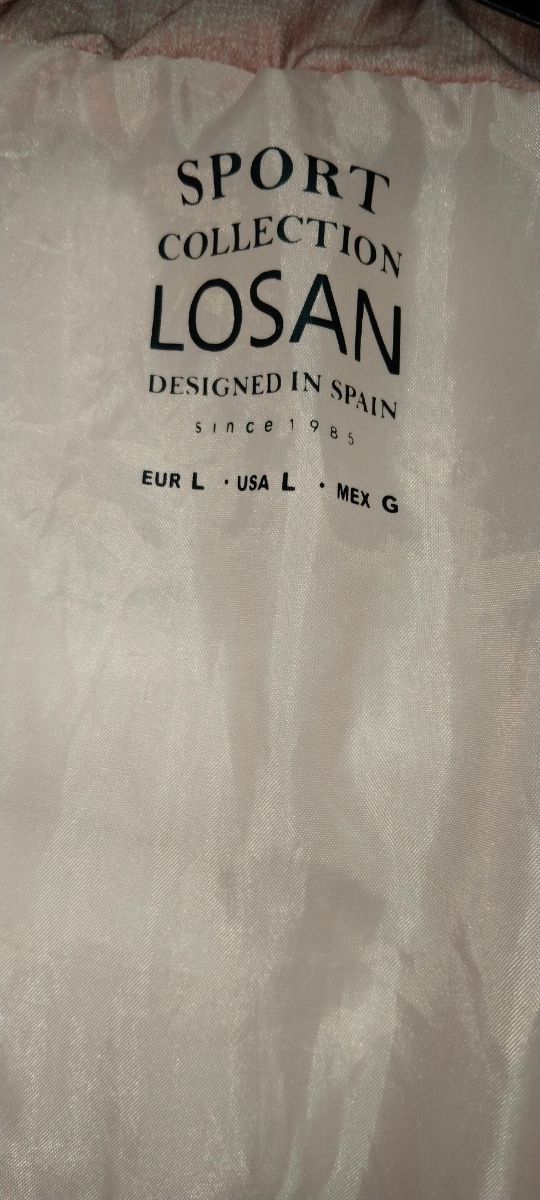 Cazadora acolchada con capucha y medidas.