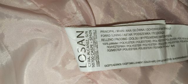 Cazadora acolchada con capucha y medidas.