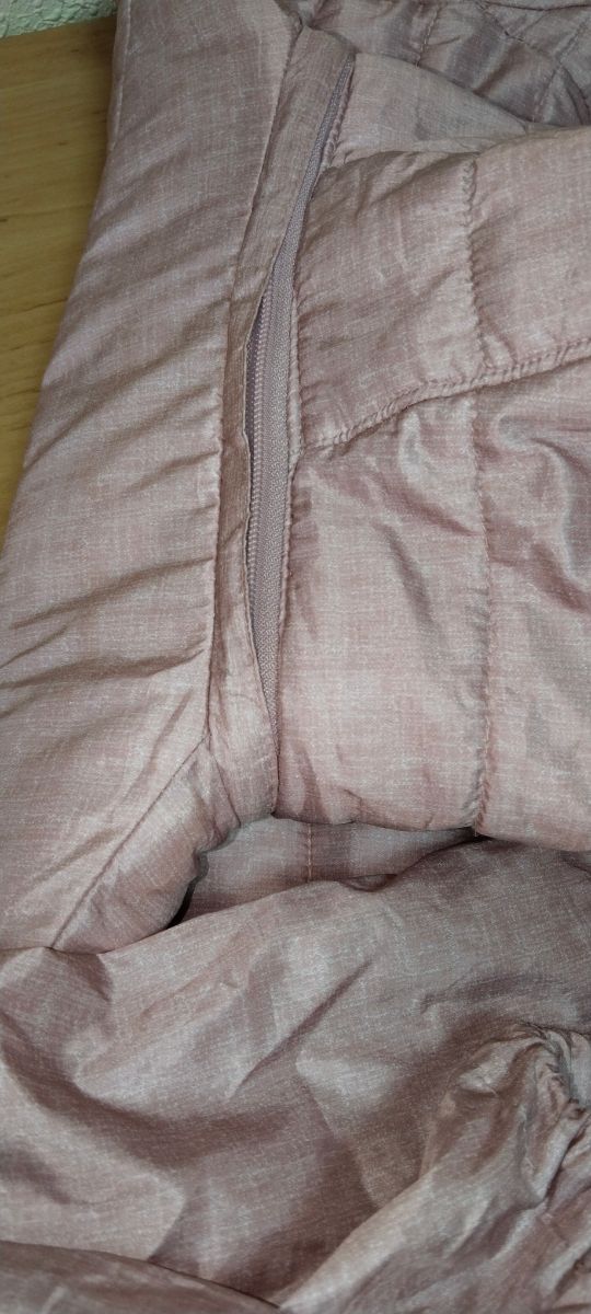 Cazadora acolchada con capucha y medidas.