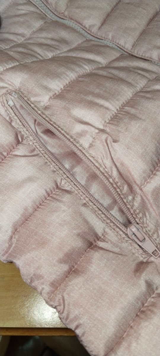 Cazadora acolchada con capucha y medidas.