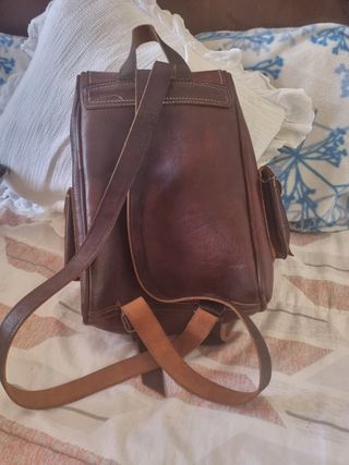 Mochila de cuero marrón